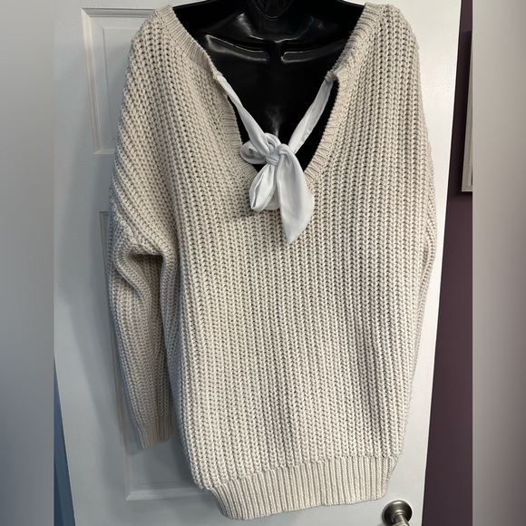 SOLD Cream colored sweater - Picture 4 of 6